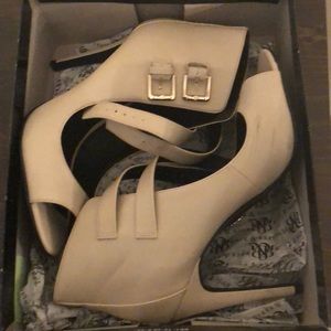 Rock & Republic Brinleyice size 10 heels